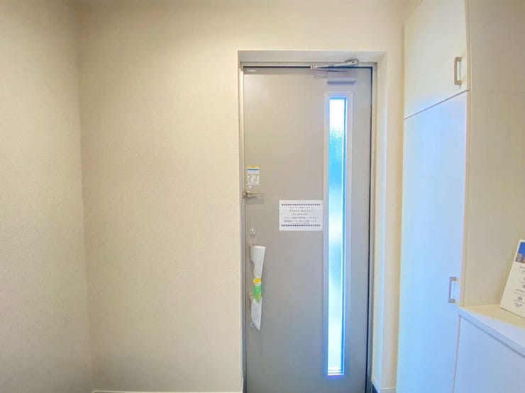 南東向きの玄関は明るく、アウトドア用品を置ける
広さになります♪