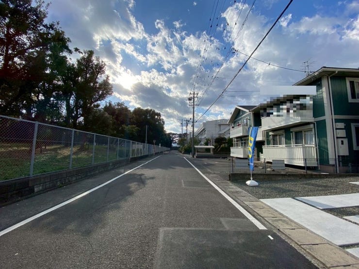 交通量も少なく、道幅も広いため駐車が心配な方でも
安心ですね♪