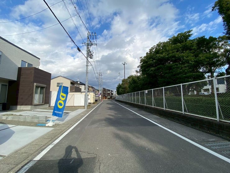 交通量も少なく、道幅も広いため駐車が心配な方でも
安心ですね♪