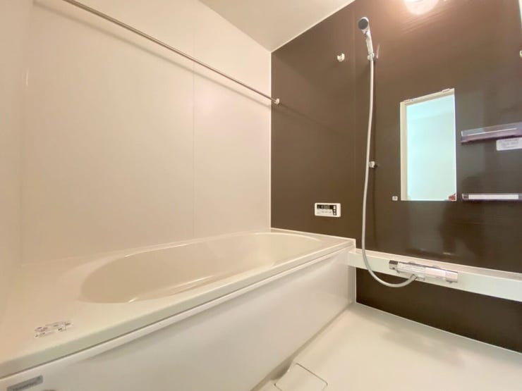 足を伸ばして入浴できるバスタブ
リラックス時間を過ごせます♪