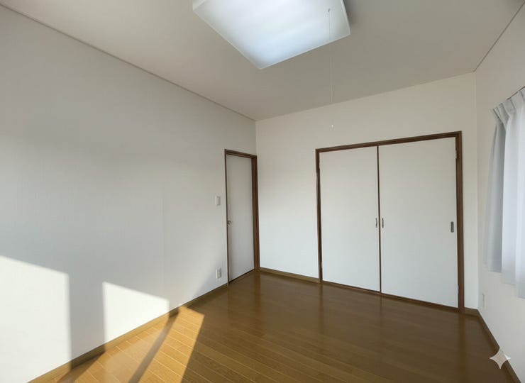 *南東側6帖洋室*
※家具削除加工を行っており、写真はイメージです※