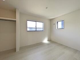 【同社施工例】
二面採光で、明るく、風通しのよい空間が広がっています