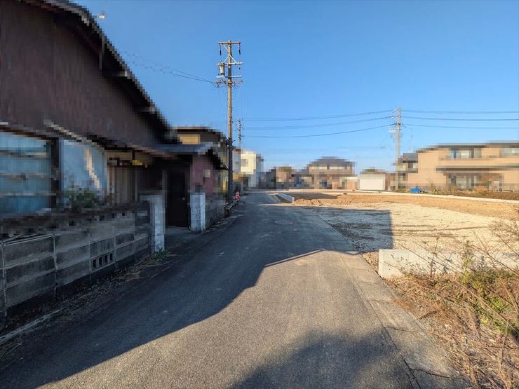 西側前面道路
2025/12/7撮影