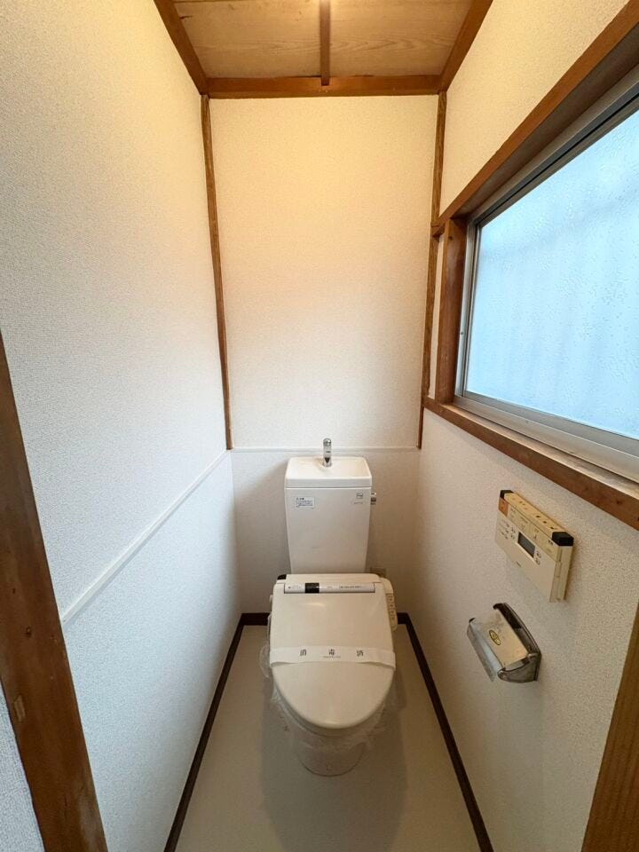 ウォシュレット付きのトイレとなっております!
※弊社ではリノベーションも承っております!