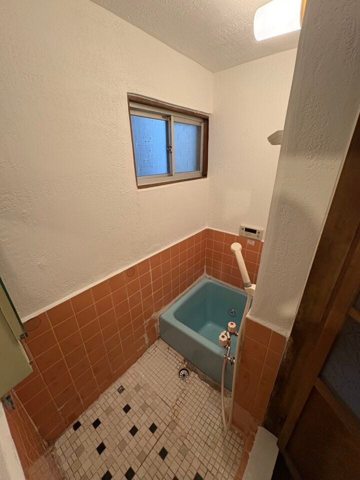 浴室には窓が付いており、換気もしっかりできます!