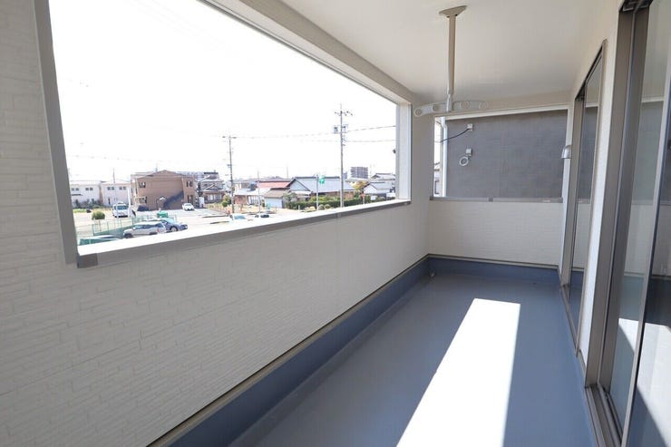 ◇インナーバルコニー◇ 同仕様
急な雨も安心のインナーバルコニー♪外からお洗濯物が見えにくくプライバシーも守れますね♪