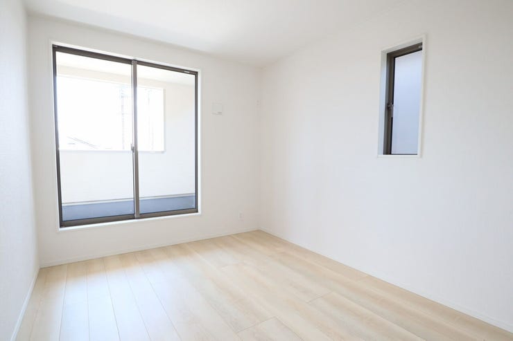 ◇洋室◇ 同仕様
2面採光のお部屋は明るく風通しが良いです♪
収納もしっかり出来ますよ!