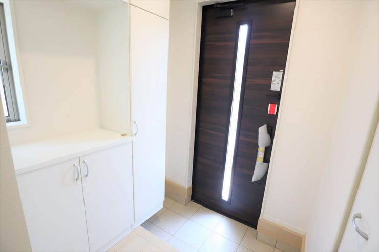 ◇玄関◇ 同仕様
シューズボックス付きの玄関♪
玄関がスッキリとお使いいただけます♪