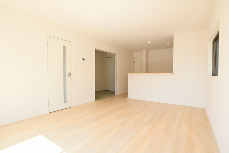 ◇リビング◇ 同仕様
南と東に面したリビングは日当たり良好です♪
一家団欒の時間が増えそうですね♪