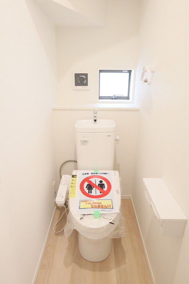 ◇トイレ◇ 同仕様
温水洗浄便座♪
便座が暖かく、冬でも快適です♪