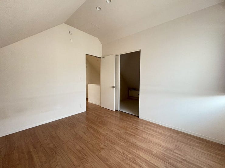 逆側の洋室です♪