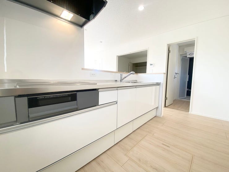 キッチン横から洗面スペースに直接行けます