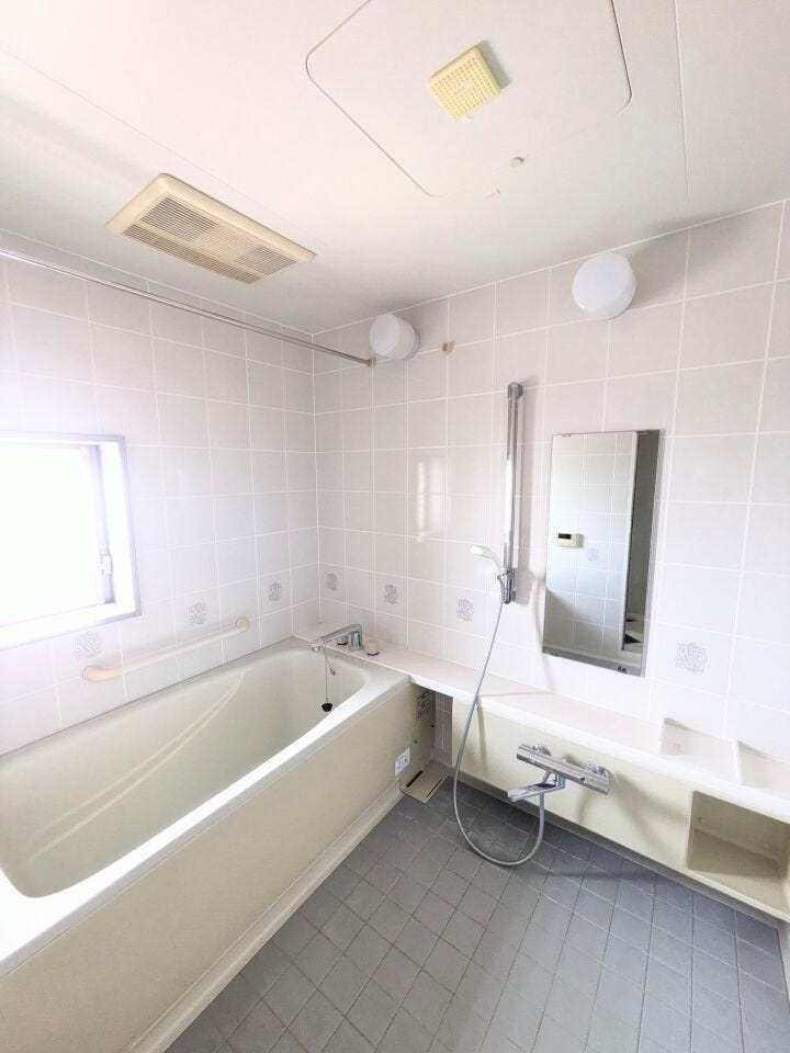 浴室です。
追炊き給湯、浴室乾燥機能付きです。