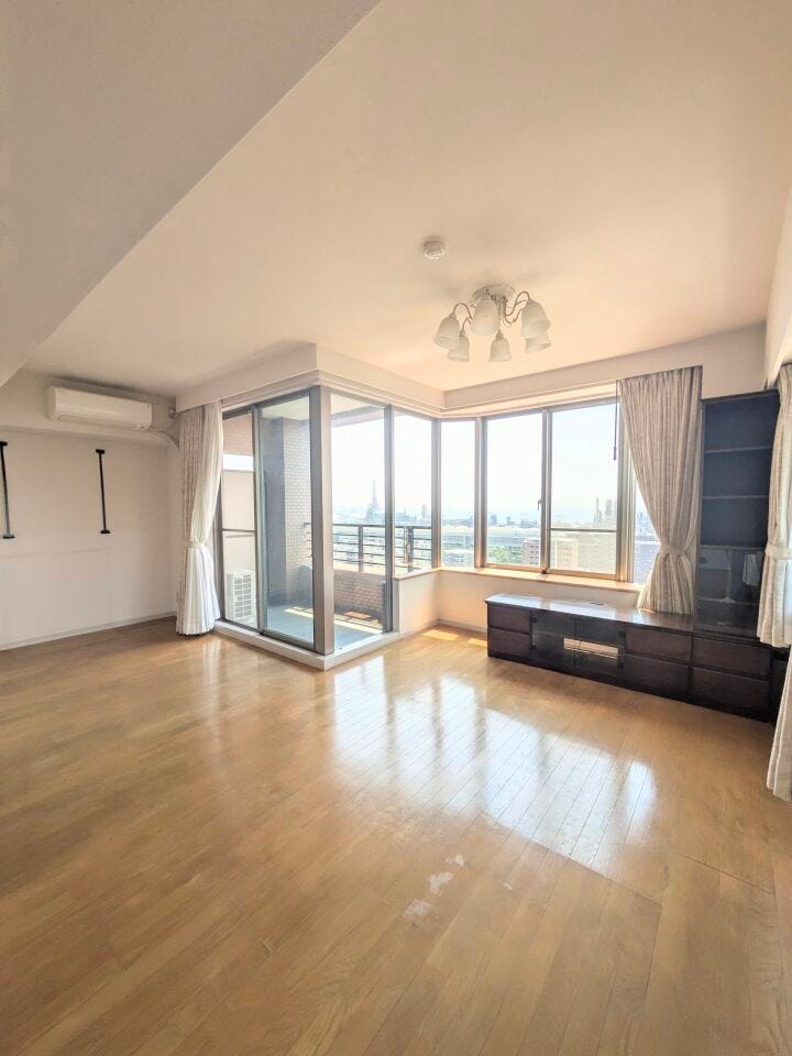 LDは南向きで前面棟無し。
ガラス張りなので陽当たり良好です。