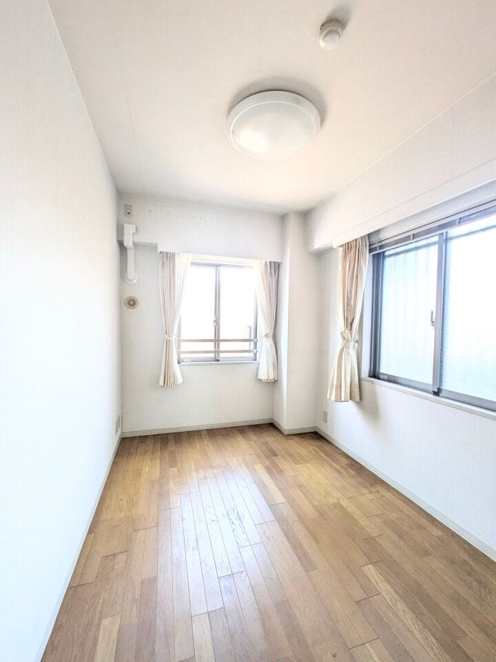 約5.1帖の洋室です。