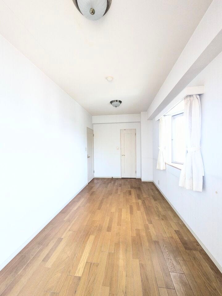 約8.4帖の洋室です。