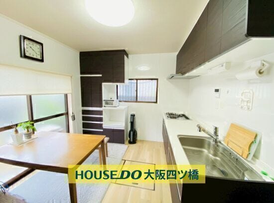 【ダイニングキッチン】
コンパクトながらも使いやすいダイニングキッチン♪
収納場所が多いのも嬉しいポイント!