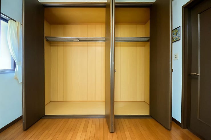 上部棚もあり、シーズンオフの物もしっかりしまえます。