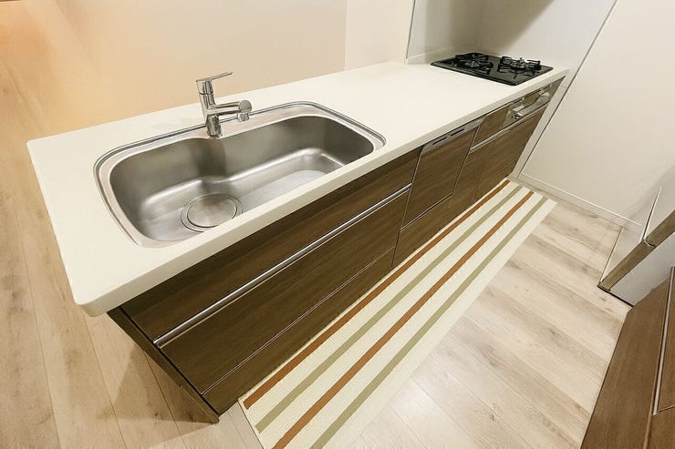 食器洗い乾燥機も完備で日々の家事も楽々♪
※小物類を削除する修正を行っております。