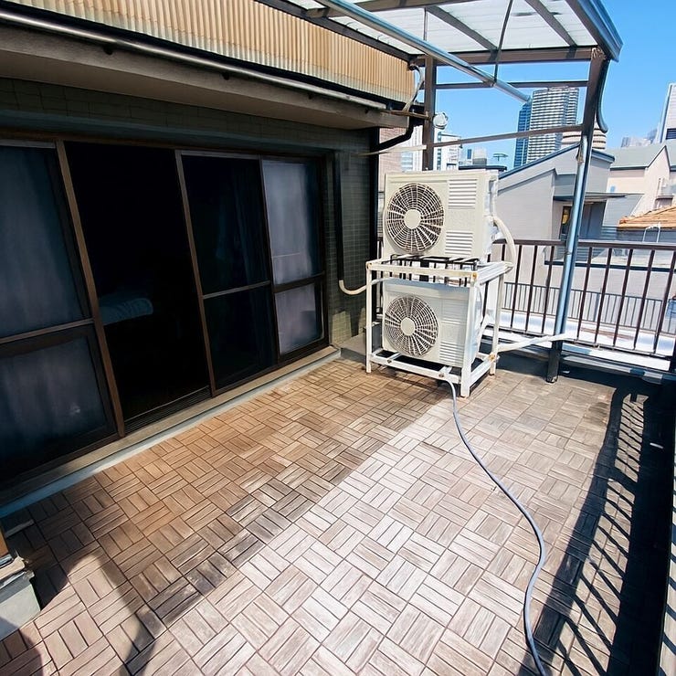 4階部分のバルコニーはゆとりがあり、日光浴も楽しめます☆
さまざまなスペースとしてご活用可能◎
※小物類を除去する修正を行っています。