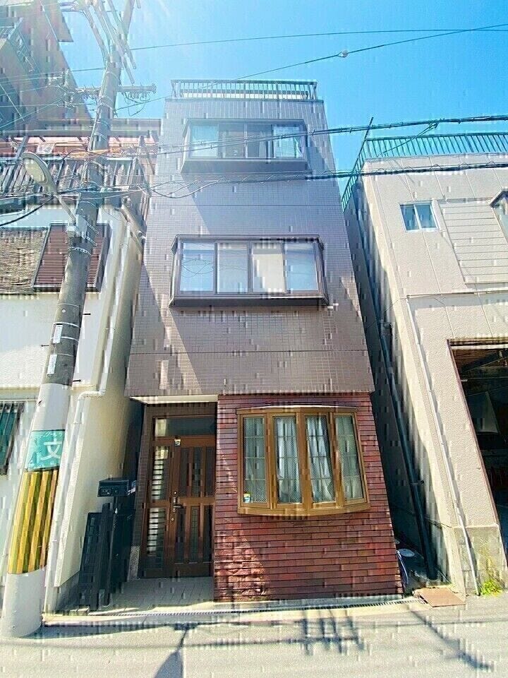 ボタン式ロック機能のついた玄関です。
来客対応などはこちら側から!