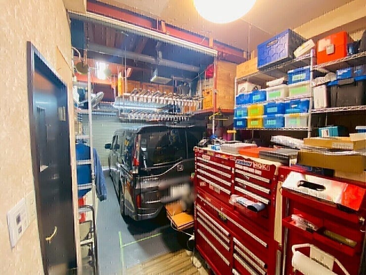 こだわりのガレージではお車のお手入れもできます♪
お車はもちろん、バイクなど車両の保管も可能です◎