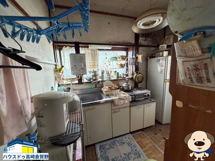 コンパクトながら、昔ながらの趣と使いやすさを備えたキッチン。