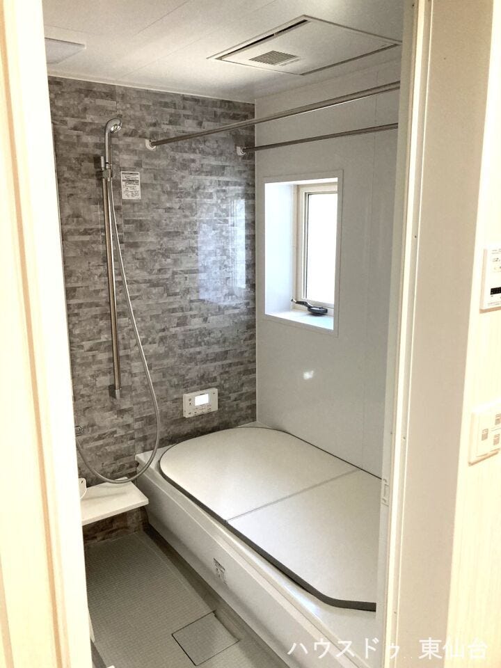 広々ゆったりとしたバスタブで一日の疲れも癒されます。