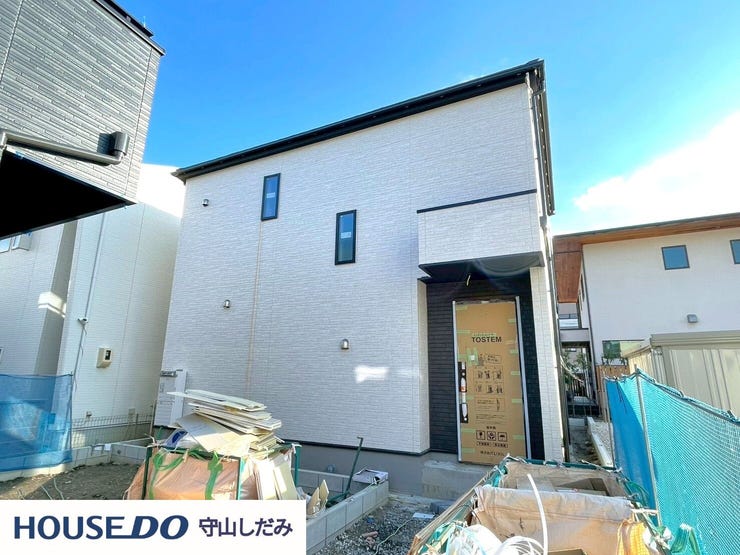 【外観】
【建物外観】一邸一邸異なる間取り、機能性・デザイン性に優れた分譲住宅です。建物の居住性に拘った邸宅は、「落ち着き」と「安らぎ」と「快適」を実現してくれます。友人・来客が来ても感動する邸宅です!