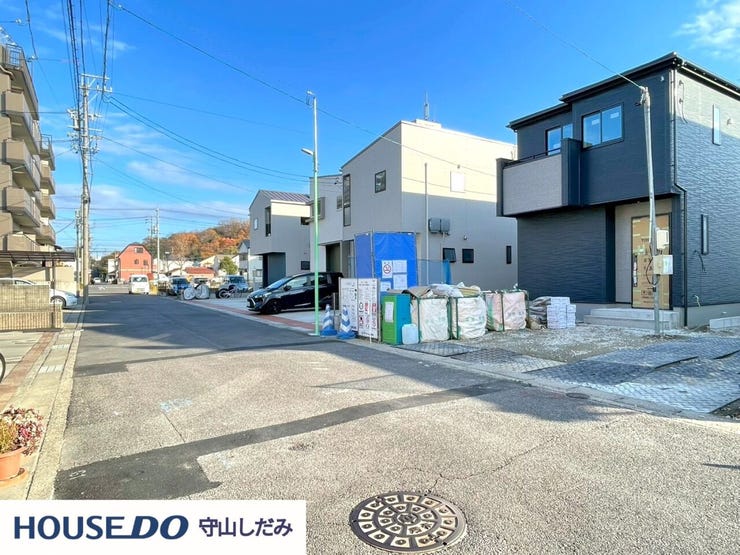 【前面道路】閑静な住宅街となっております。車通りも少ないので駐車も安心です。お子様のいるご家庭は安心して送り出せますね♪現地を実際に見ていただくことでしか分からない情報が沢山あります!