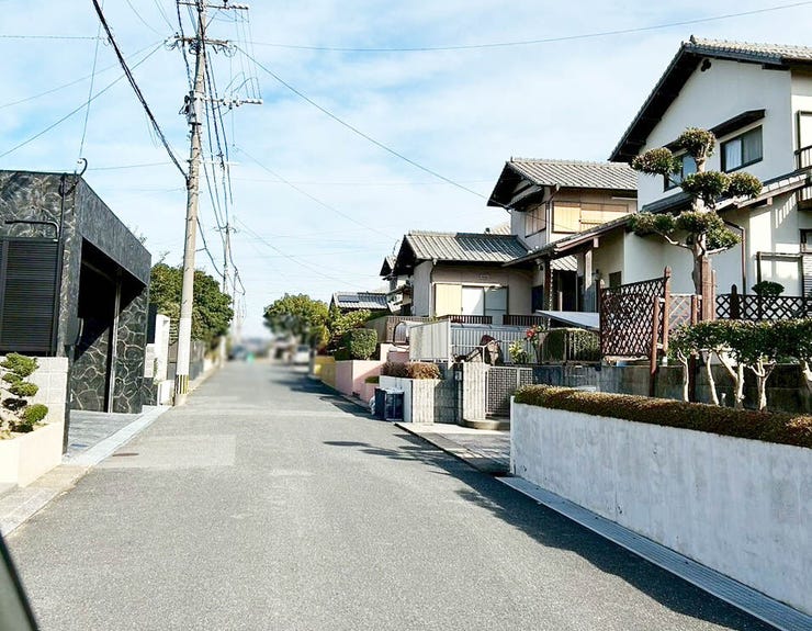 【全室2面採光】追焚機能♪全居室収納♪浴室に窓♪スーパーまで徒歩10分圏内♪