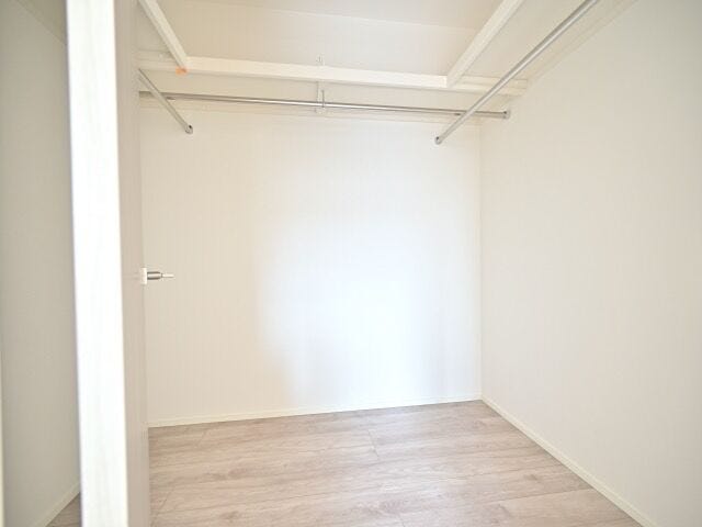 ウォークインクローゼットの様子です。
2階に2つあり、収納充実しています♪