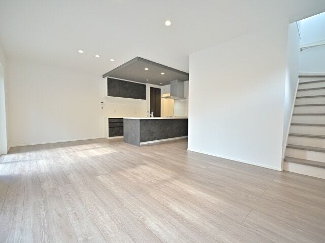 リビングの様子です。
LDK17.7帖ございます♪