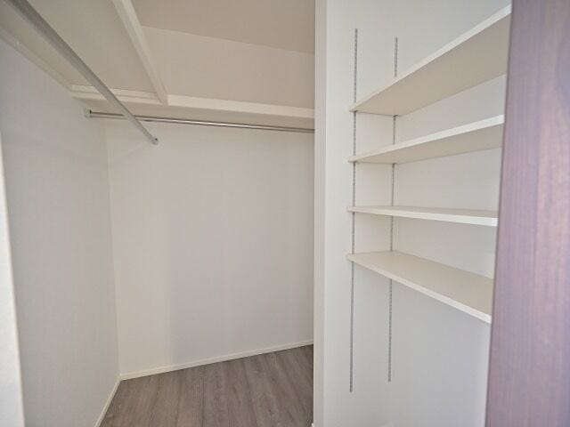 LDKにはファミリークローゼットがあり、お部屋をきれいに保てます。
ファミリークローゼットは2階にもございます。