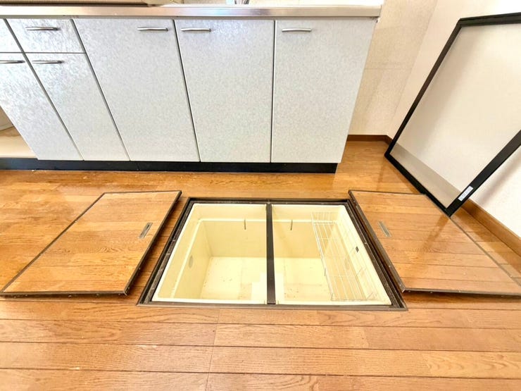 キッチンにある床下収納です。