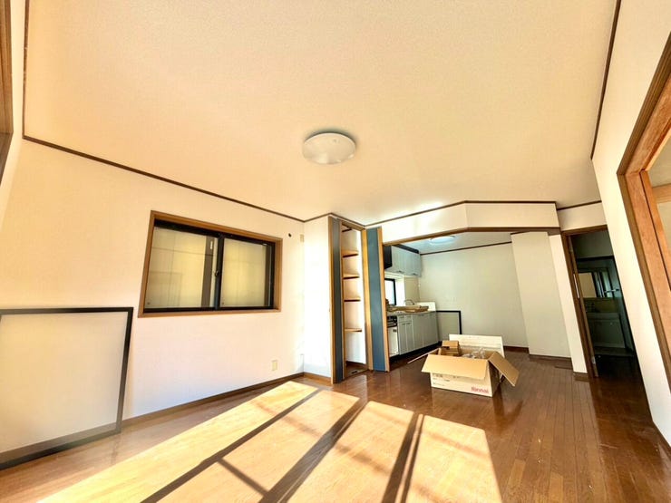 広々としたリビングでゆったりとくつろぐことができます。