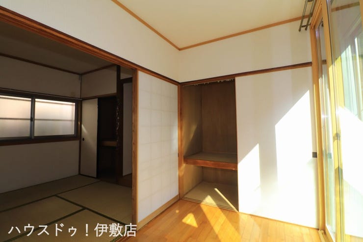 【洋室】
広々とした押し入れ付き!