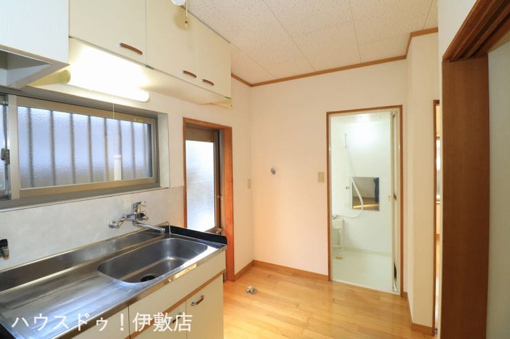 【キッチン】
室内洗濯機置き場付です