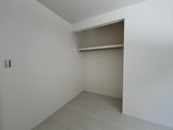 クローゼット
全居室収納付き♪
お部屋がスッキリとお使いいただけます♪