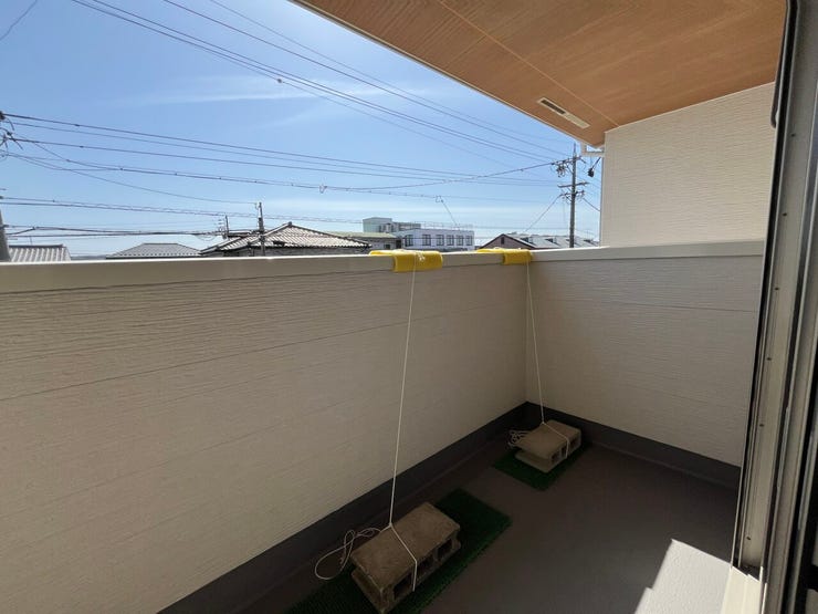 バルコニー
南向きバルコニー♪
陽当たりが良く洗濯物が良く乾きそうです♪
便利な洗濯金物が付いています。