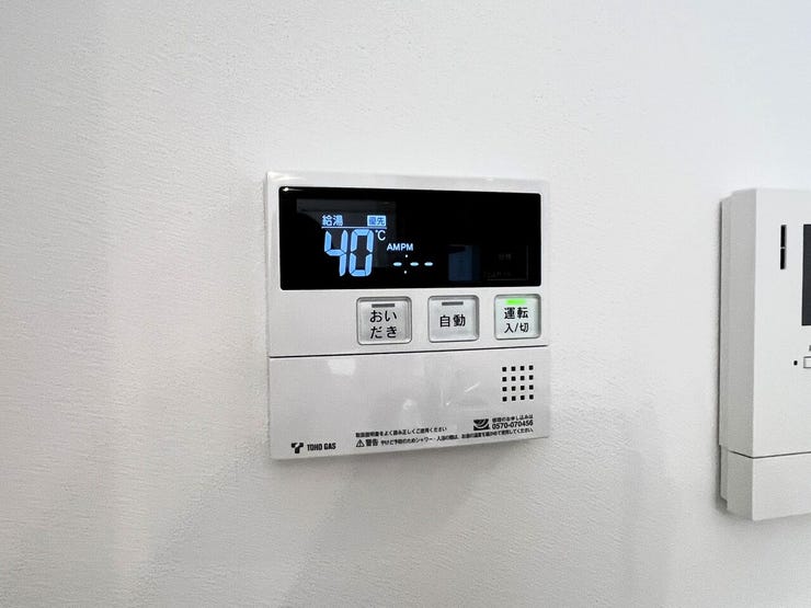 オートバスパネル
いつでも適温のお風呂にはいれるのが嬉しいですね♪
キッチンからの操作もできるので便利です♪