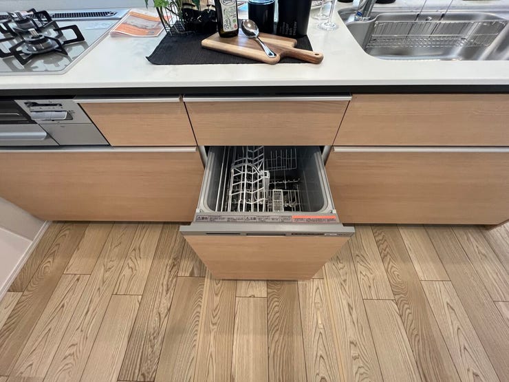 食器洗浄乾燥機
嬉しい食洗機付き♪
外から食器が見えないのでキッチンがスッキリしますね♪