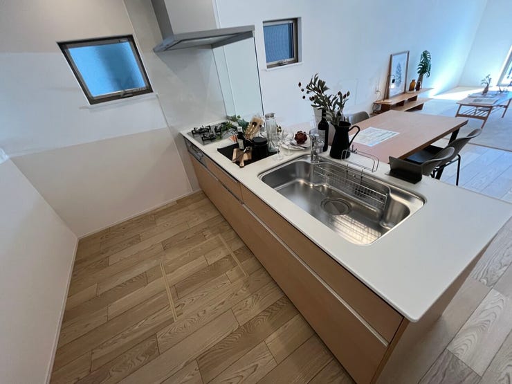 キッチン
使い勝手の良いカウンターシステムキッチン♪
家事がはかどりそうです♪