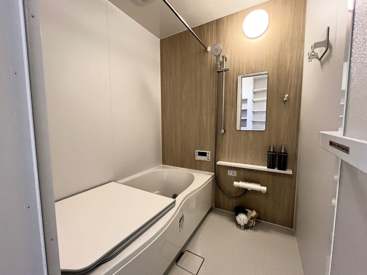 浴室
一坪サイズの浴室で足が伸ばせて快適です♪
浴室暖房乾燥機付で、雨の日でも洗濯物が乾かせます♪