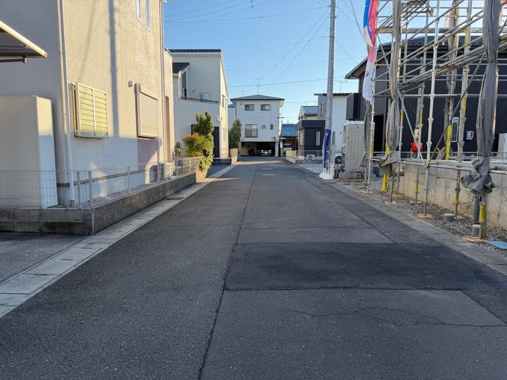 前面道路が5mあるので、駐車が苦手な方も楽に駐車可能です!