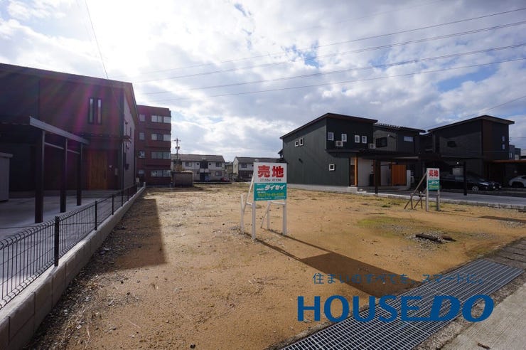 【外観】
土地面積223.50㎡(約67.60坪)・北側間口約7.81m♪現況更地で、現況渡しとなっております♪建築条件はございません♪皆様よりのお問い合わせお待ちしております♪