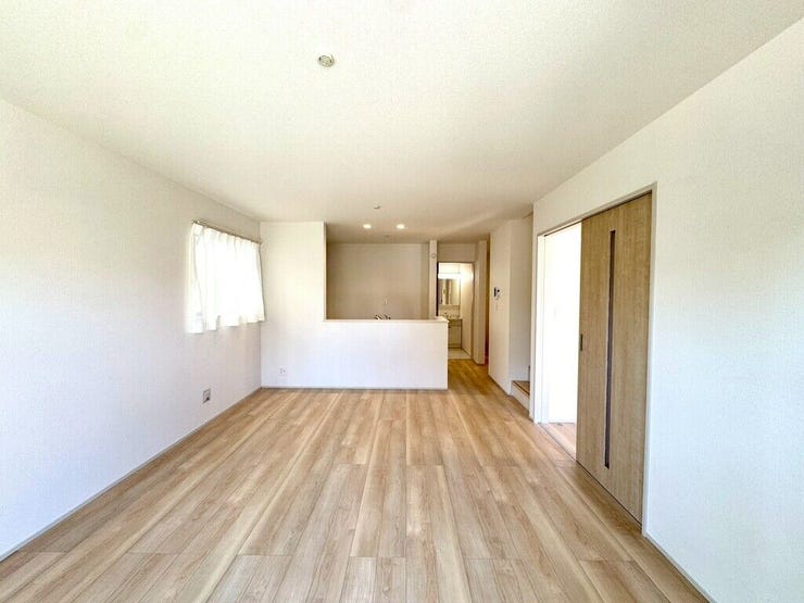 【Living】広さと明るさにこだわったリビング。家族とのコミュニケーションが弾む空間です。