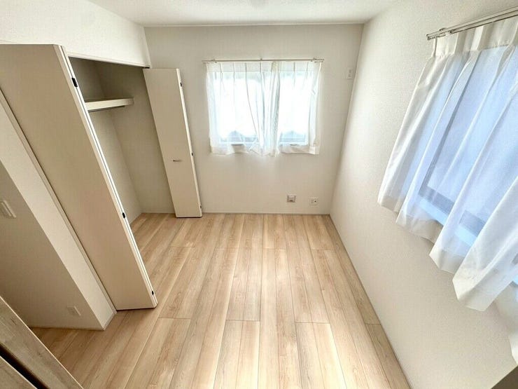 【Bedroom】クローゼット完備で収納力◎。家具の配置もしやすい機能的な洋室です。