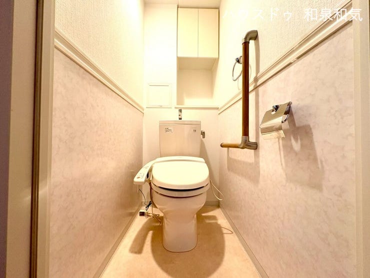 清潔感あふれる、ウォシュレット付きトイレ