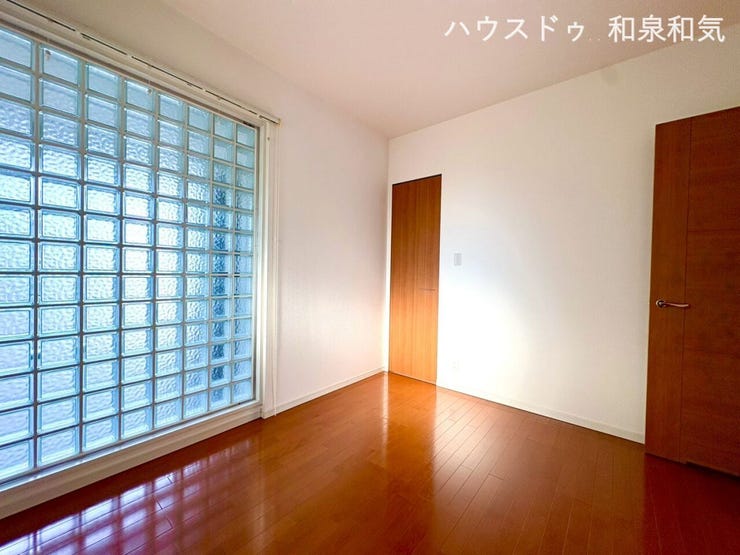 6帖の洋室です。明るい光が入る洋室で、毎日の暮らしがより快適に。